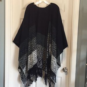 Black and Gray Chevron Runa Cape